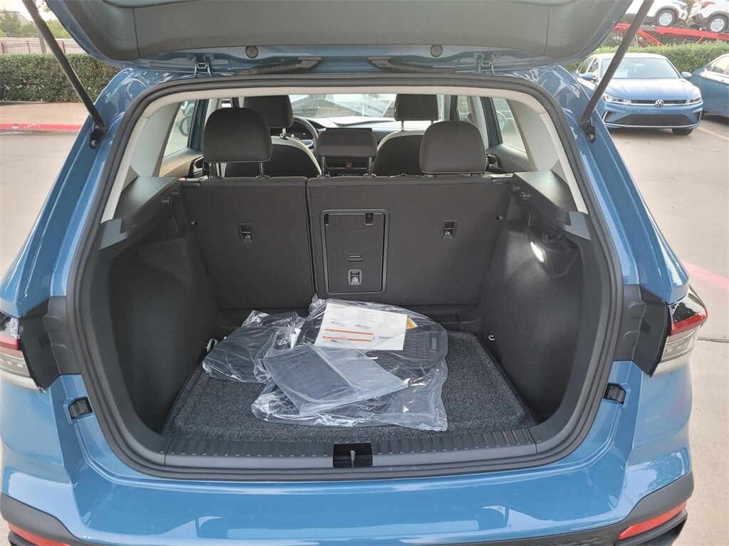 2025 Volkswagen Taos S photo 3
