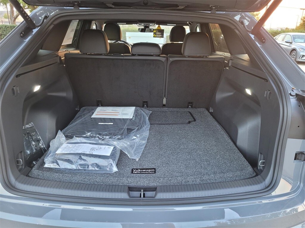 2026 Volkswagen Atlas Cross Sport SE Technology photo 2
