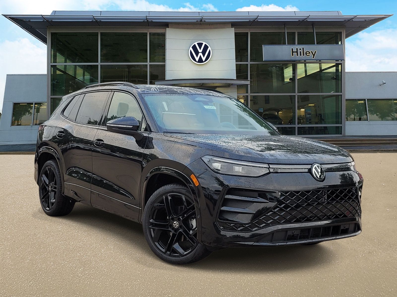 2026 Volkswagen Tiguan 2.0T SE R-Line Black's photo