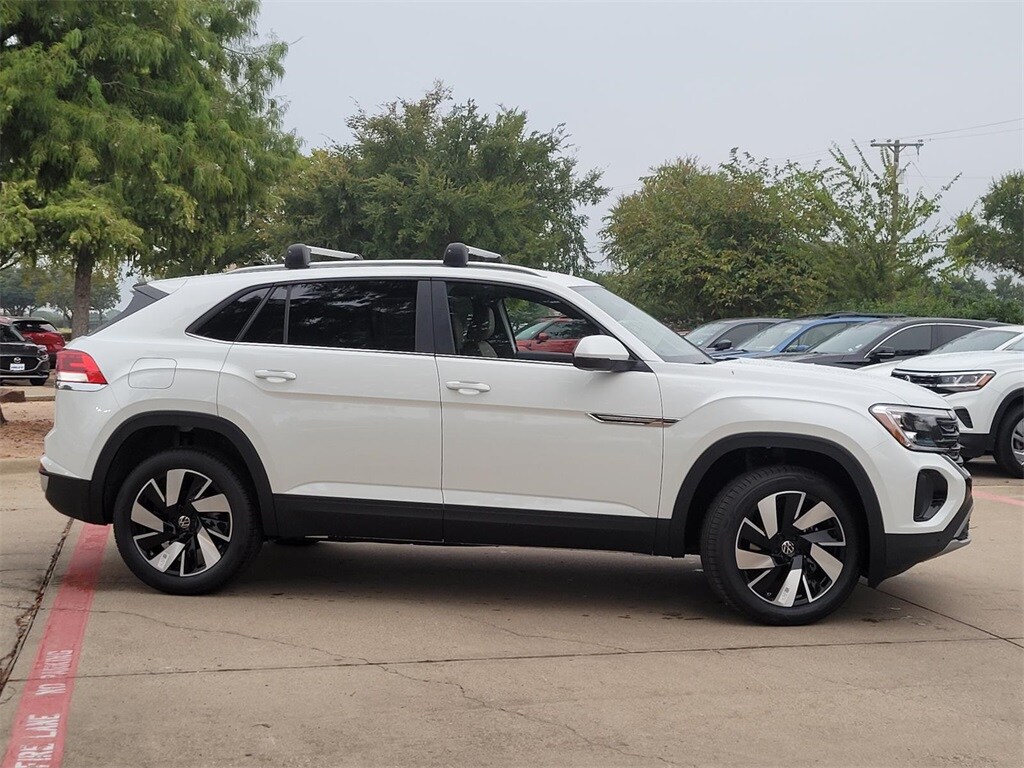 2026 Volkswagen Atlas Cross Sport SE Technology photo 2
