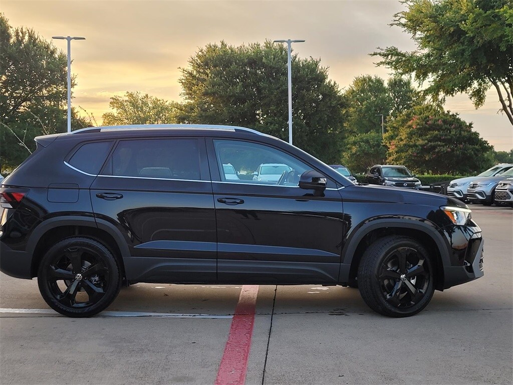 2025 Volkswagen Taos SEL photo 2