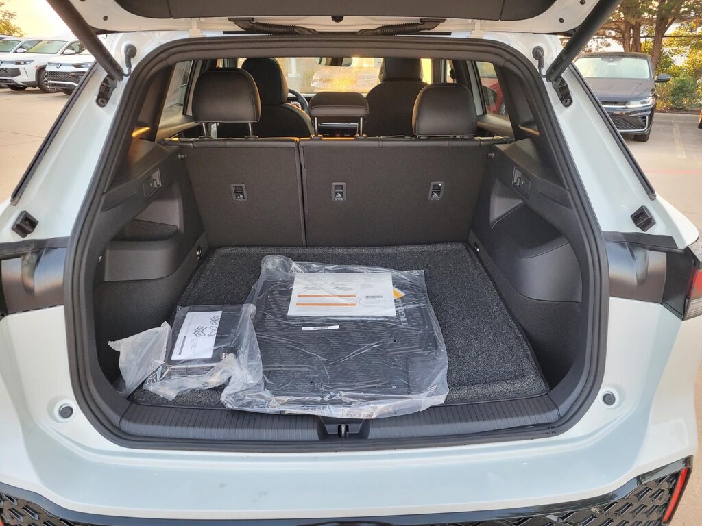 New 2026 Volkswagen Tiguan 2.0T SE R-Line Black SUV