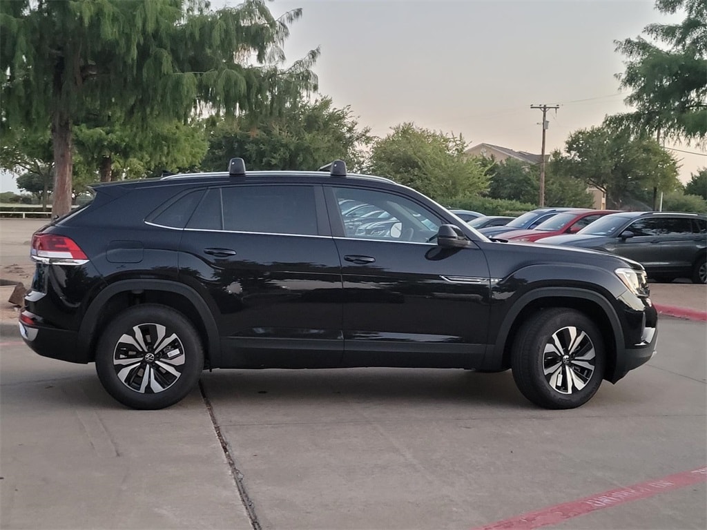 2026 Volkswagen Atlas Cross Sport SE photo 2
