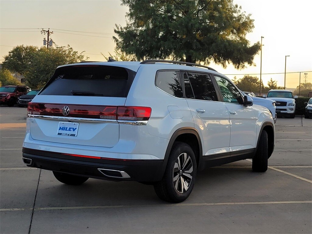 2026 Volkswagen Atlas SE photo 2