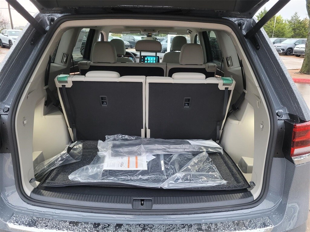 2026 Volkswagen Atlas SEL Premium R-Line photo 3