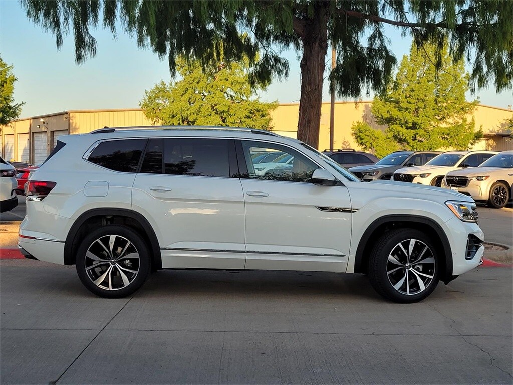 2025 Volkswagen Atlas SEL Premium R-Line photo 2