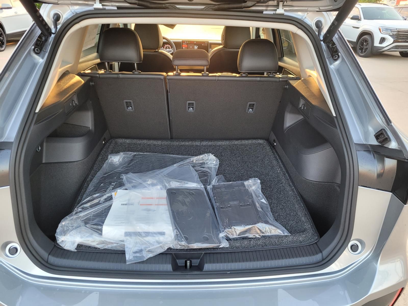 New 2026 Volkswagen Tiguan SE SUV