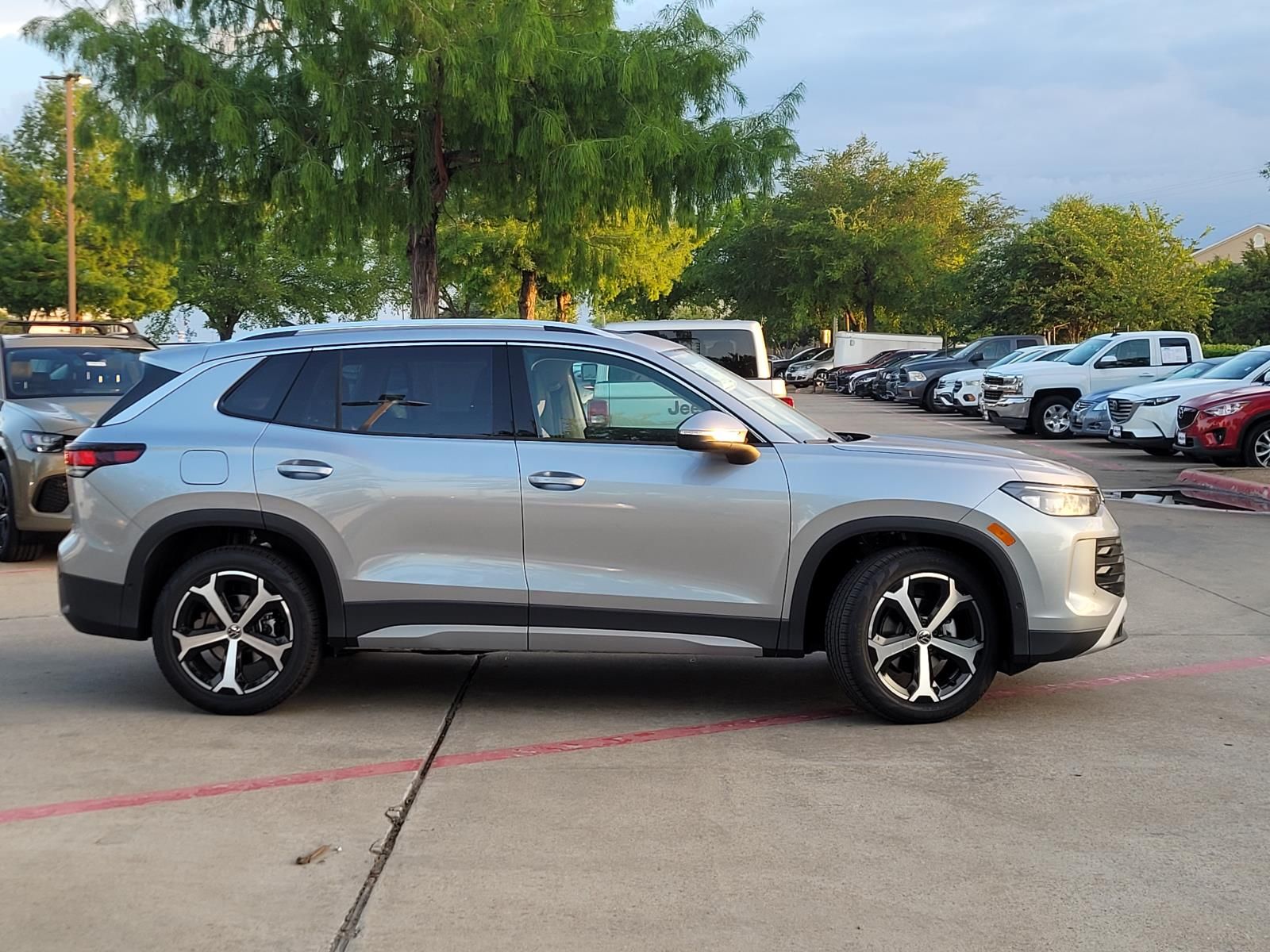 New 2026 Volkswagen Tiguan SE SUV