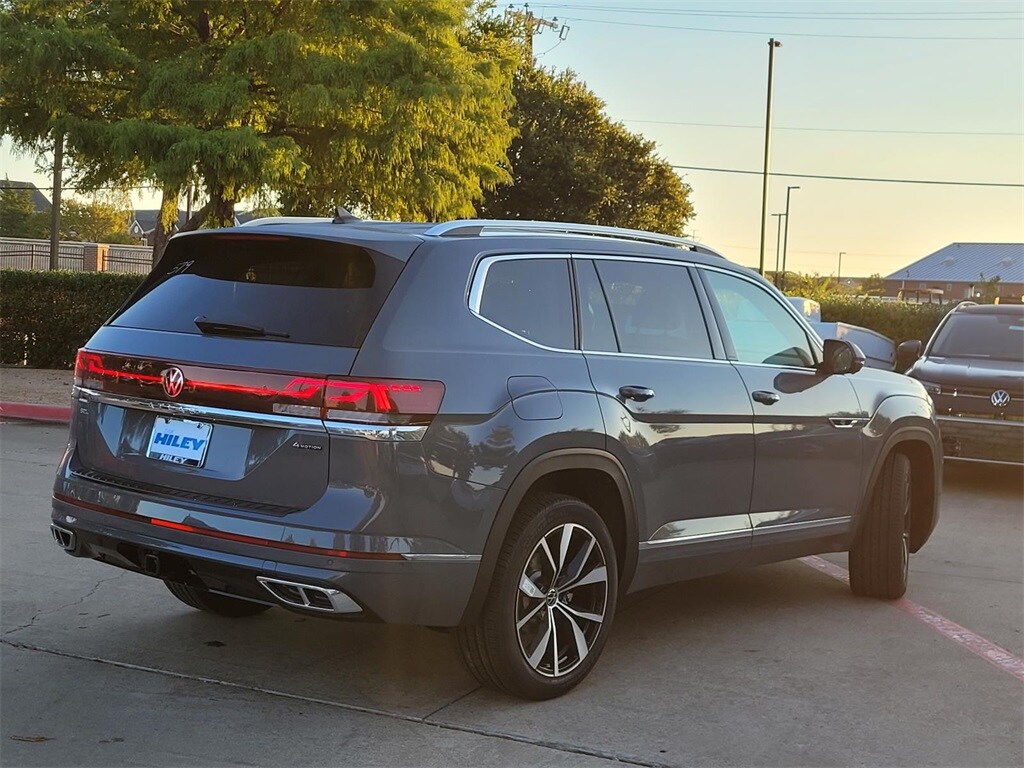 2026 Volkswagen Atlas SEL Premium R-Line photo 3