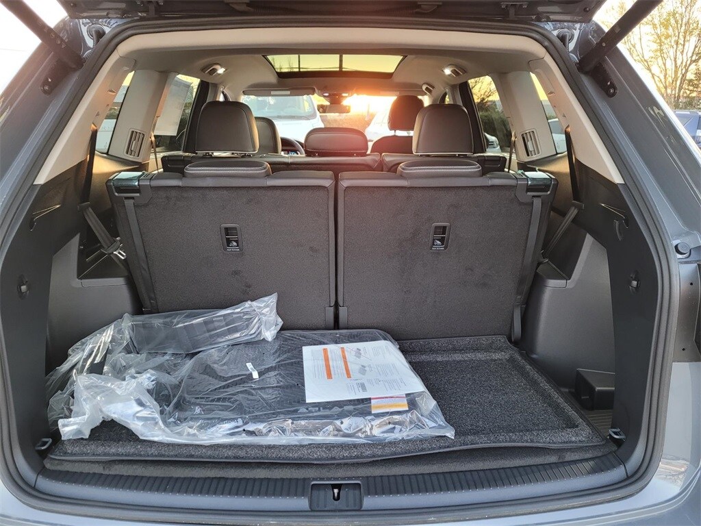 2025 Volkswagen Atlas SEL Premium R-Line photo 4