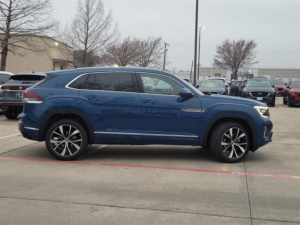 2025 Volkswagen Atlas Cross Sport SEL Premium R-Line photo 2