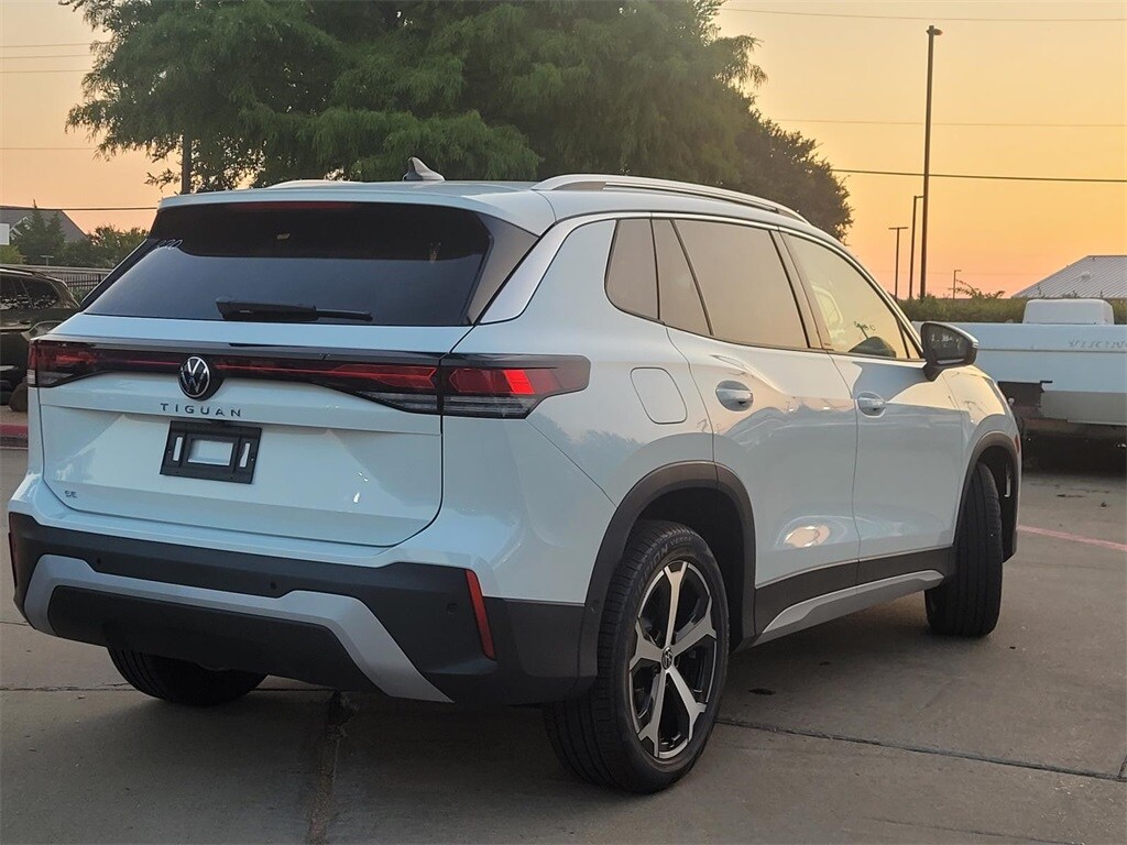 2025 Volkswagen Tiguan SE photo 3