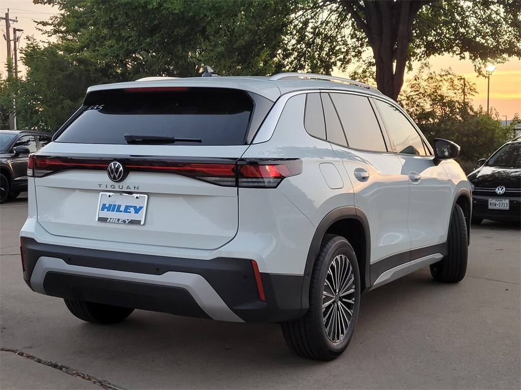 2025 Volkswagen Tiguan S photo 2