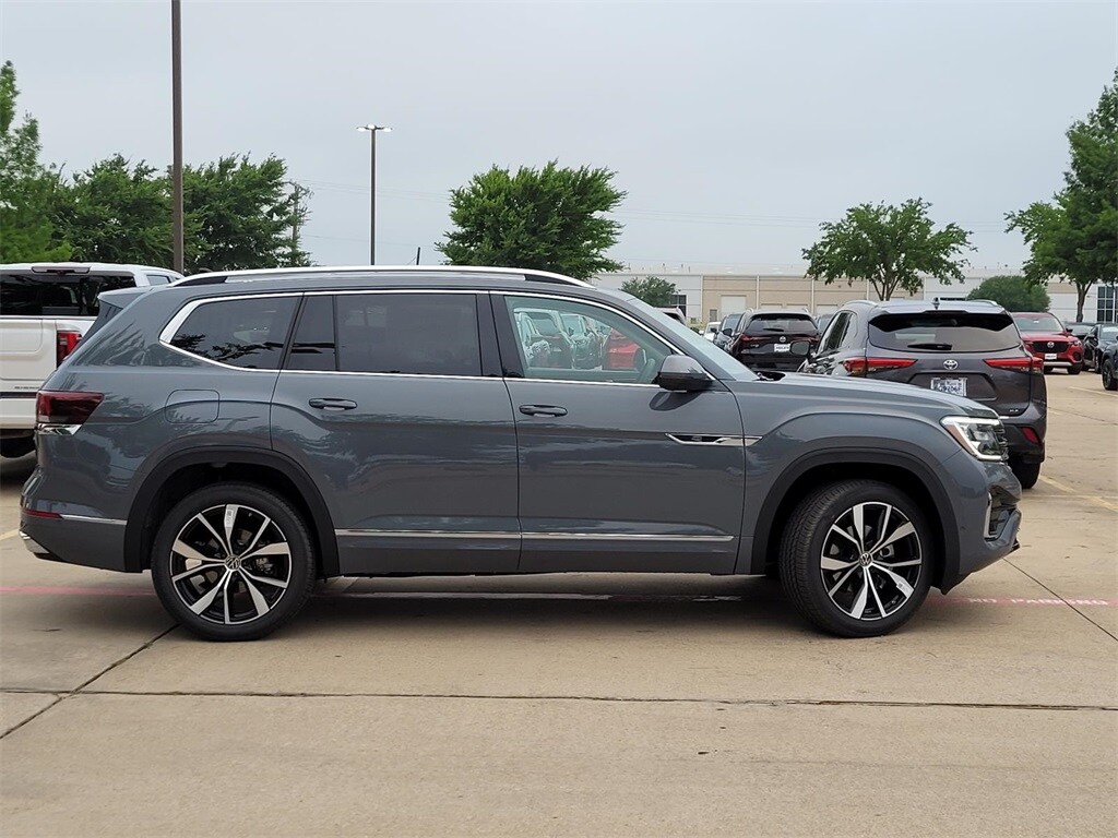 2025 Volkswagen Atlas SEL Premium R-Line photo 2