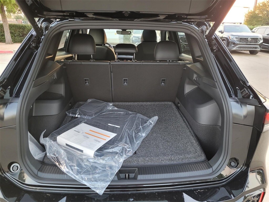 2025 Volkswagen Tiguan SE R-Line Black photo 3
