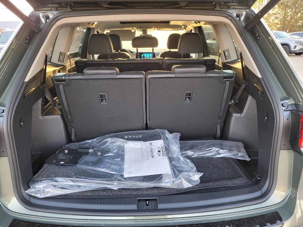 New 2026 Volkswagen Atlas 2.0T SE w/Technology SUV