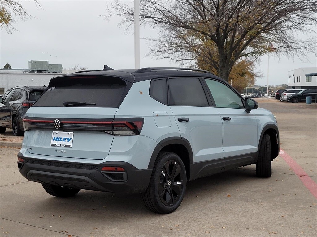 2026 Volkswagen Taos SE photo 2