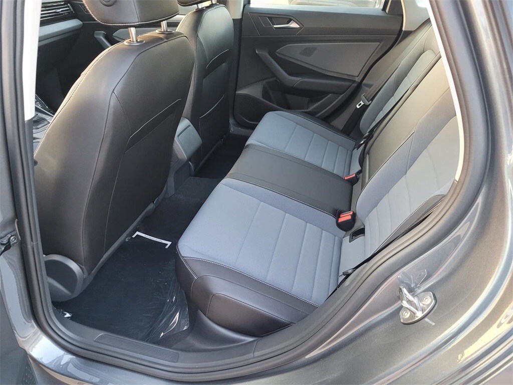 2025 Volkswagen Jetta 1.5T SE photo 4