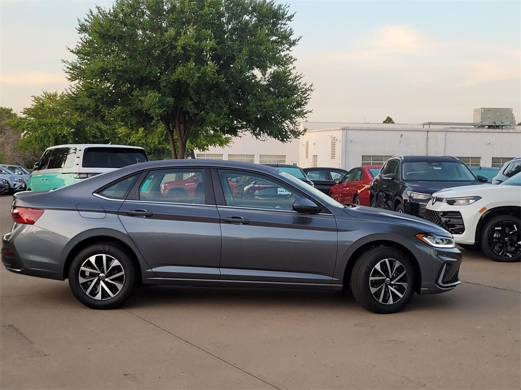 2025 Volkswagen Jetta 1.5T S photo 2