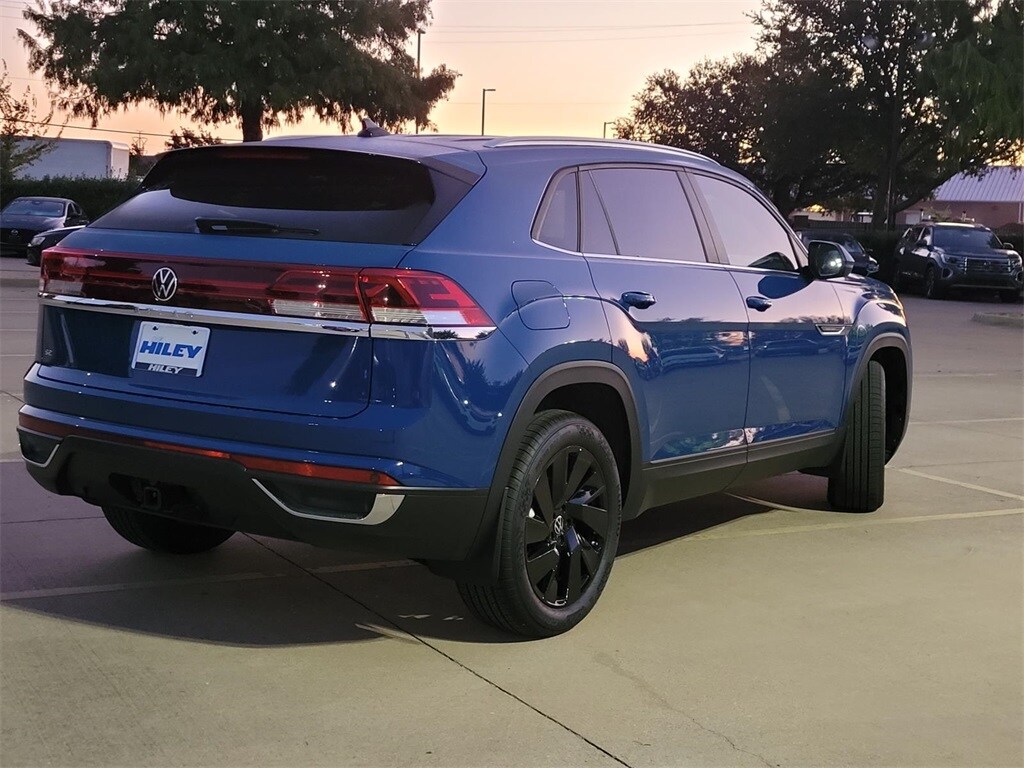 2025 Volkswagen Atlas Cross Sport SE Technology photo 3