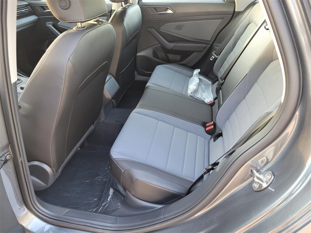 2025 Volkswagen Jetta 1.5T SE photo 4