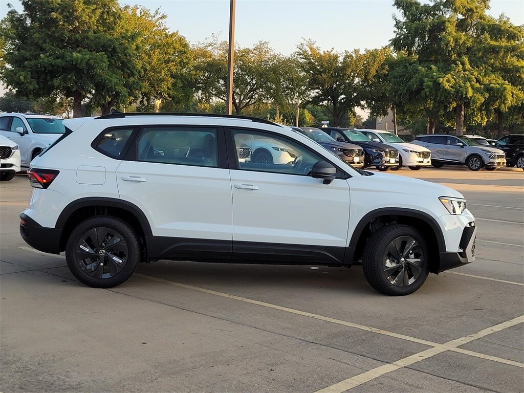 2025 Volkswagen Taos S photo 2