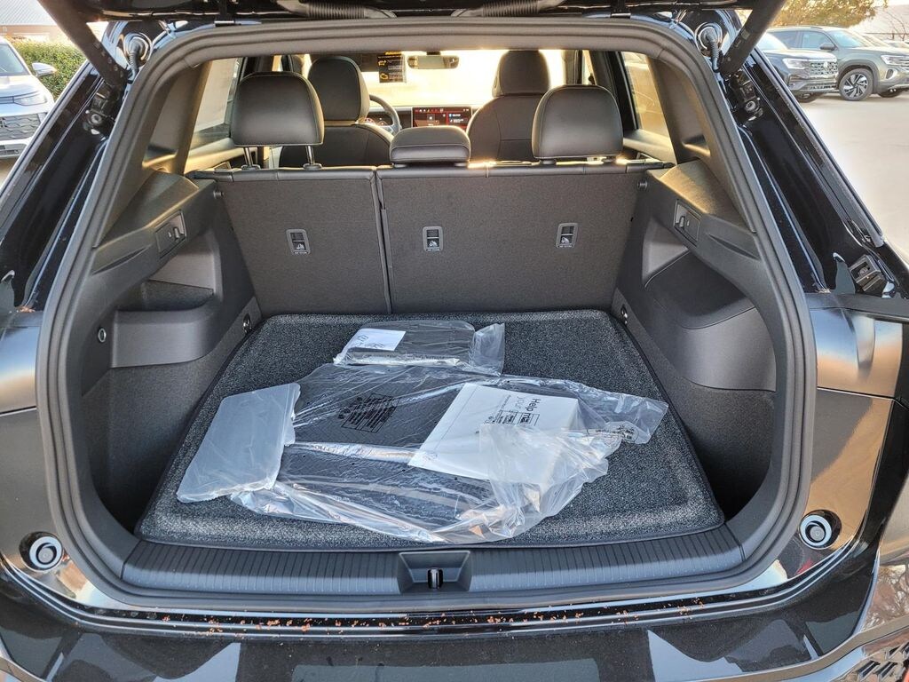 New 2026 Volkswagen Tiguan 2.0T SE R-Line Black SUV