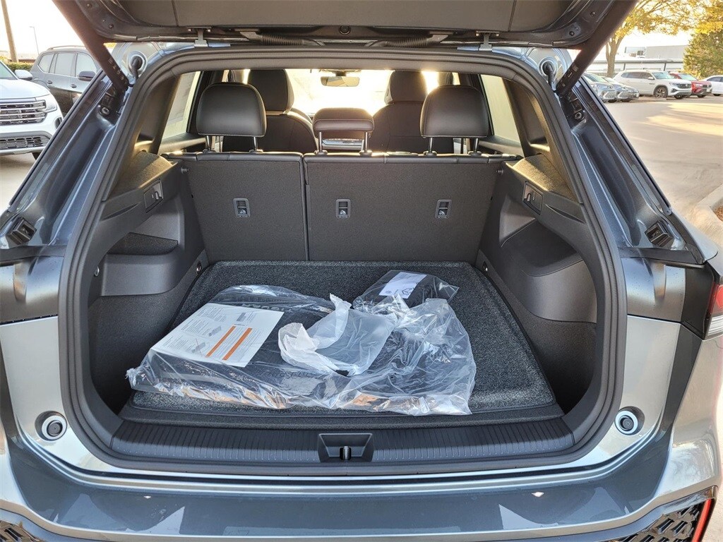 2026 Volkswagen Tiguan SE R-Line Black photo 4