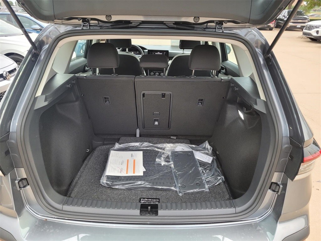 2025 Volkswagen Taos S photo 4