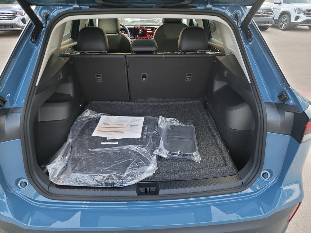 New 2026 Volkswagen Tiguan 2.0T SE SUV