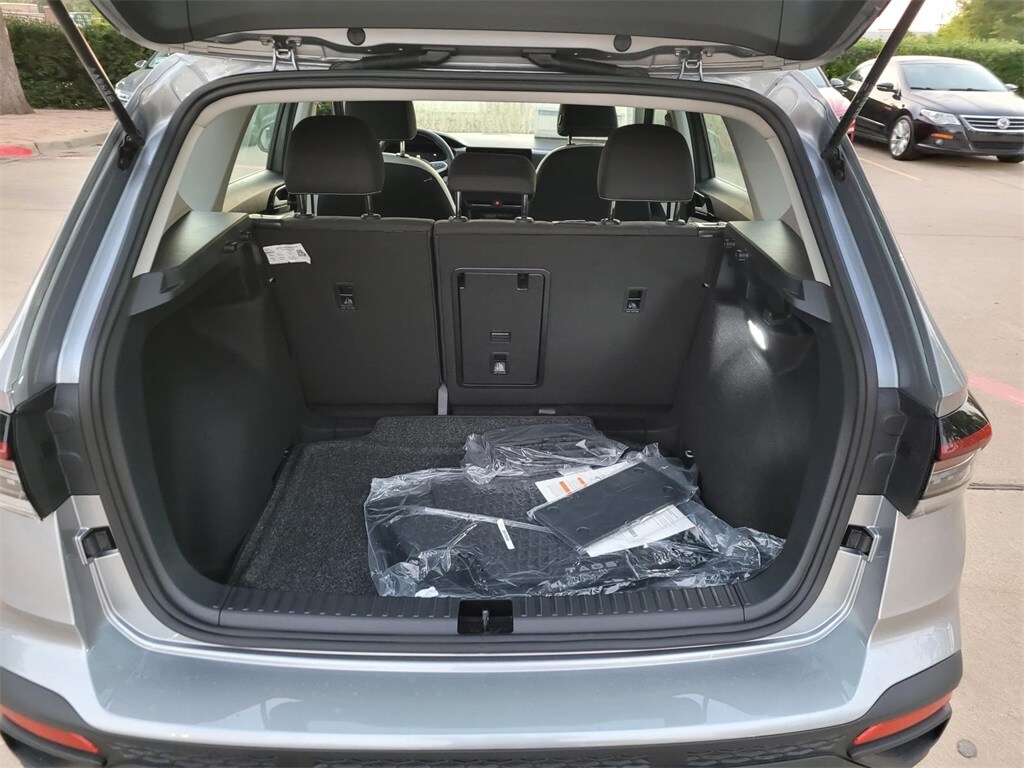 2025 Volkswagen Taos S photo 4