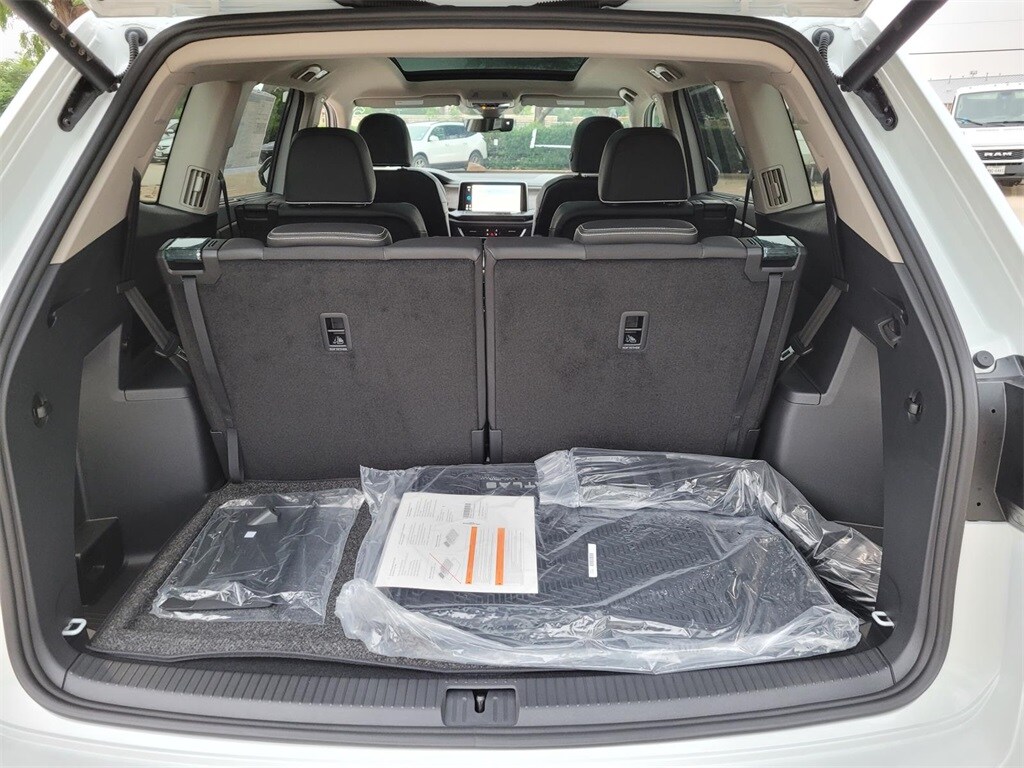 2025 Volkswagen Atlas SEL Premium R-Line photo 4