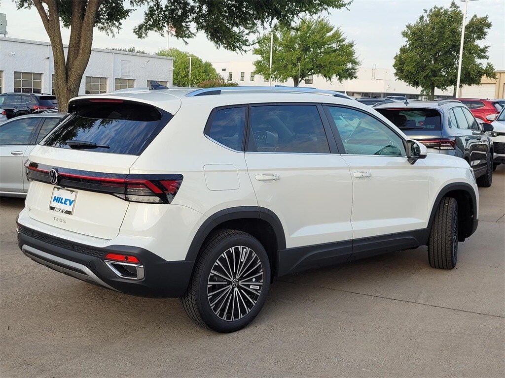 2025 Volkswagen Taos SE photo 3