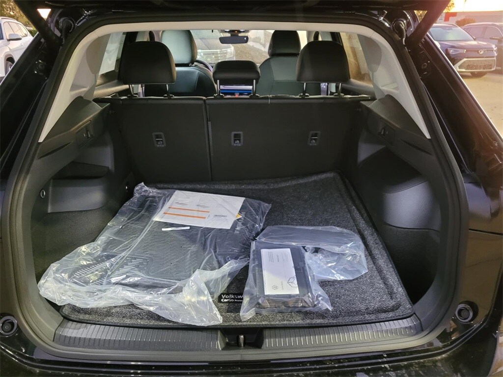 2026 Volkswagen Tiguan SE photo 4