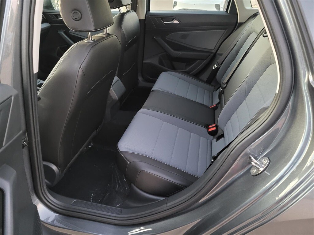 2025 Volkswagen Jetta 1.5T SE photo 4