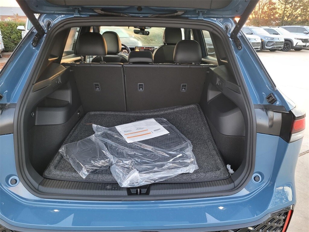 New 2026 Volkswagen Tiguan 2.0T SE R-Line Black SUV