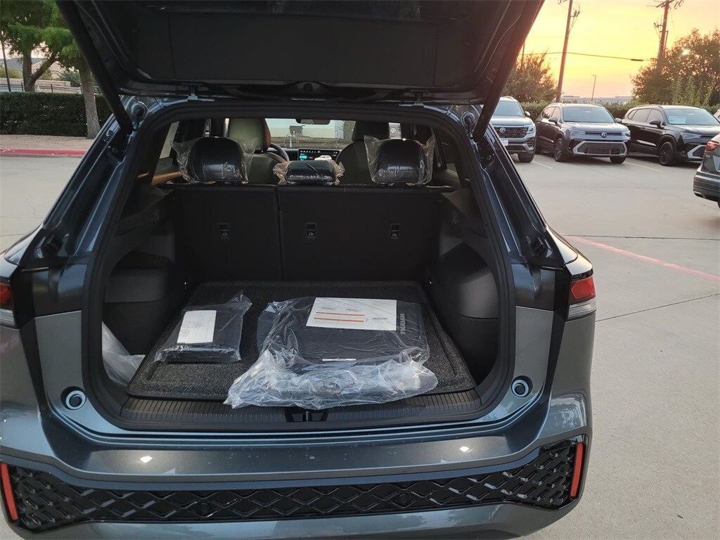2025 Volkswagen Tiguan SE R-Line Black photo 2