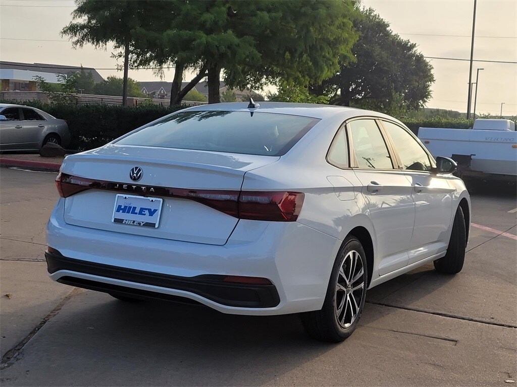 2025 Volkswagen Jetta 1.5T Sport photo 3