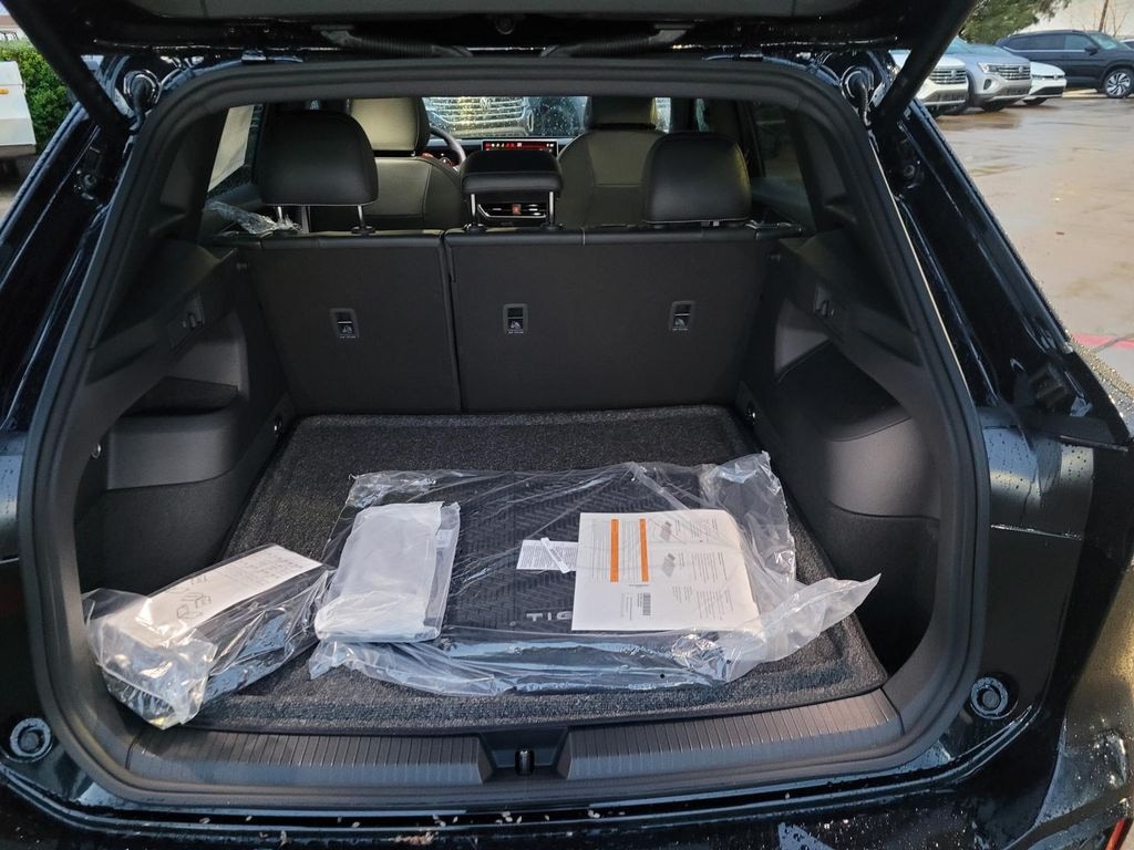 New 2026 Volkswagen Tiguan 2.0T SE R-Line Black SUV