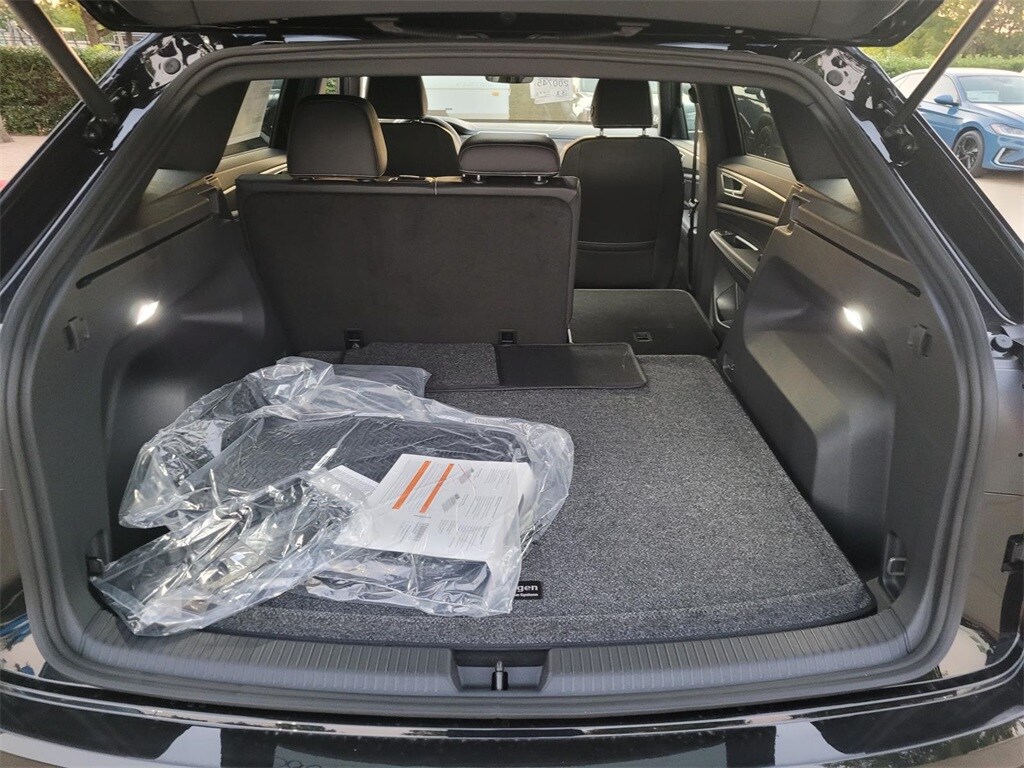 2026 Volkswagen Atlas Cross Sport SE photo 4