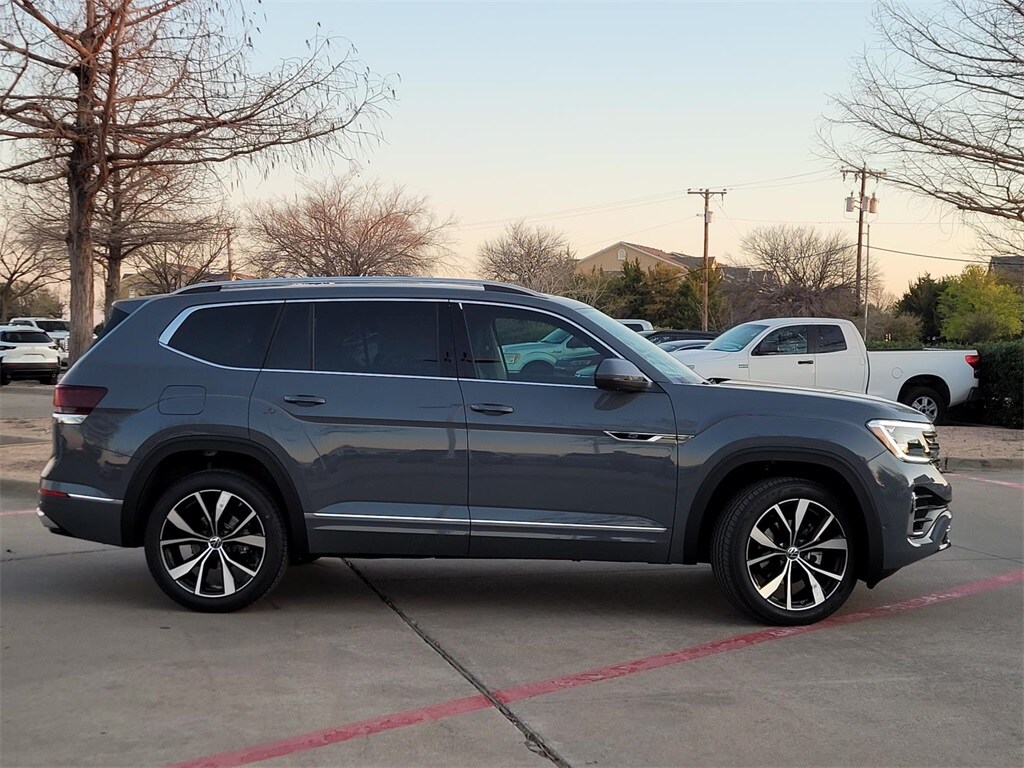 2025 Volkswagen Atlas SEL Premium R-Line photo 2