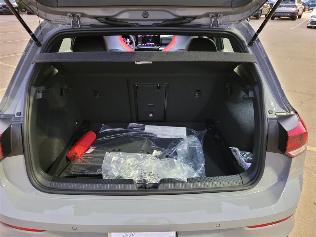 2025 Volkswagen Golf GTI SE photo 3