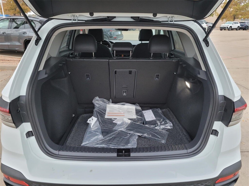 2026 Volkswagen Taos SE photo 2