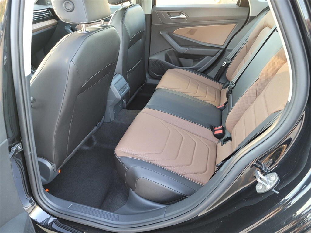 2025 Volkswagen Jetta 1.5T SEL photo 4