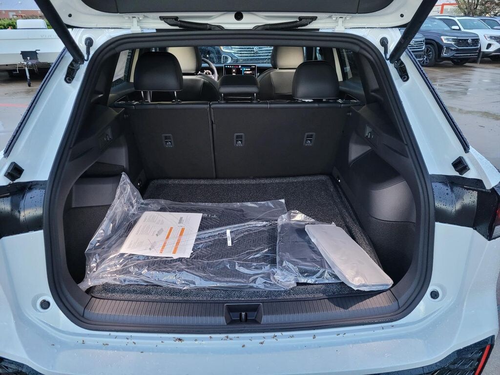 New 2026 Volkswagen Tiguan SE R-Line Black SUV