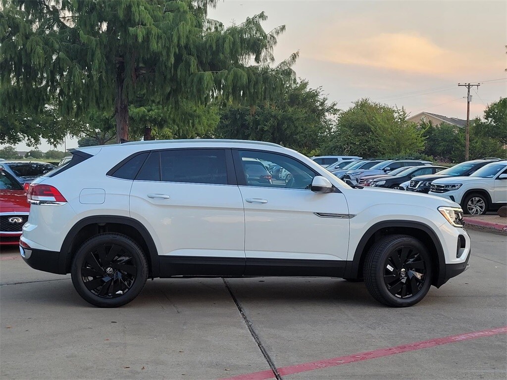 2026 Volkswagen Atlas Cross Sport SE Technology photo 2