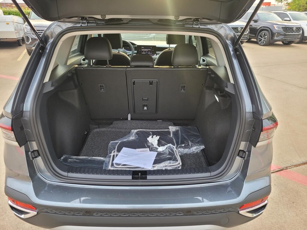 New 2026 Volkswagen Taos 1.5T SE SUV