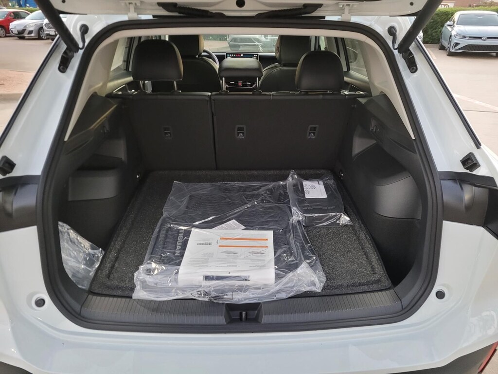 New 2026 Volkswagen Tiguan SE SUV
