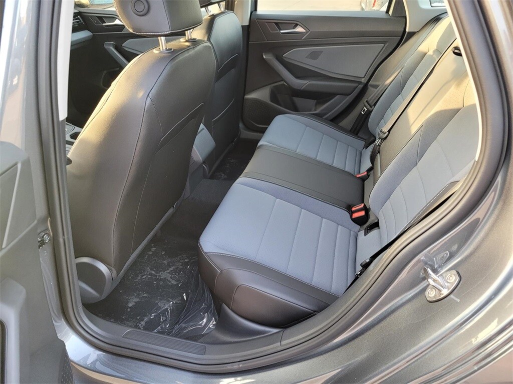 2025 Volkswagen Jetta 1.5T SE photo 4
