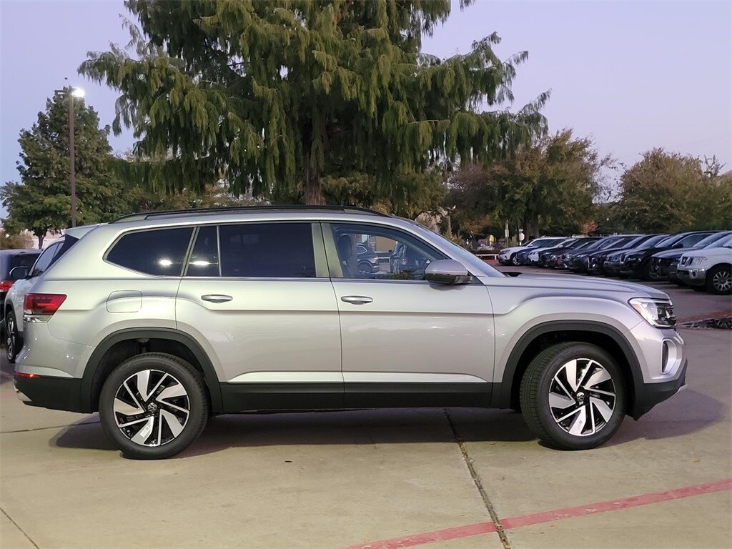2026 Volkswagen Atlas SE Technology photo 2